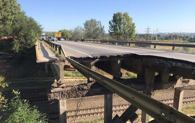 В "Укравтодоре" назвали причину обвала моста в Харькове