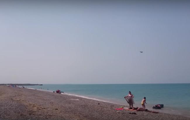 "Ты, море и авиация РФ": в сети появилось видео пустых пляжей в Крыму на Троицу
