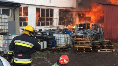 Пожежу на складах хімпідприємства під Львовом ліквідували