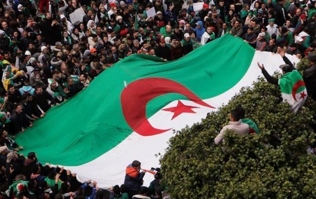 В Алжирі протестують проти тимчасового уряду
