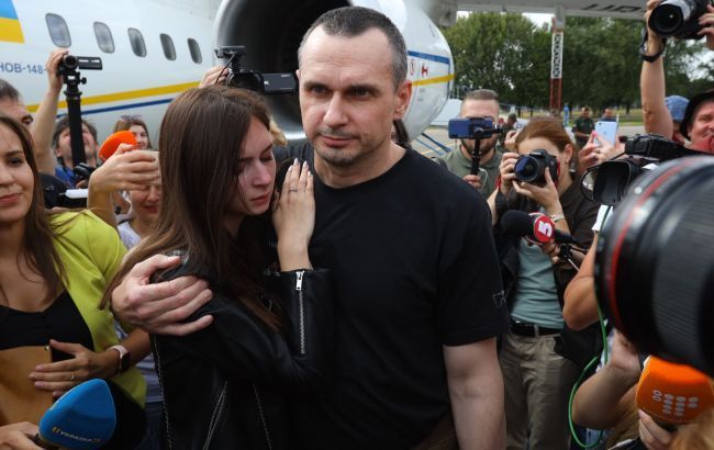 Родина Сенцова виїхала з Криму та прямує в Київ