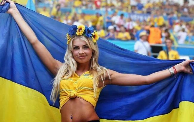 Украинская болельщица покорила Европу своей красотой