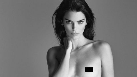 Без макіяжу і фільтрів: Кендалл Дженнер спокушає оголеними фото з ліжка