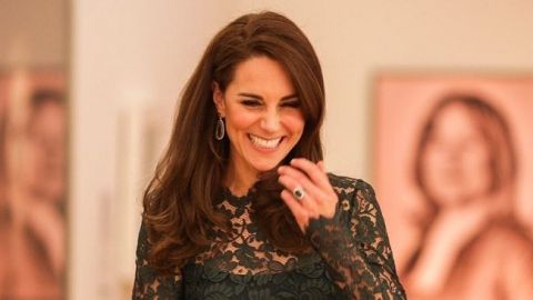 Сама чарівність: Кейт Міддлтон здивувала незапланованим виходом у світ в жіночому вбранні