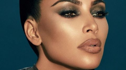 Кім Кардашьян з сестрами демонструють спокусливі вигини в пікантних нарядах