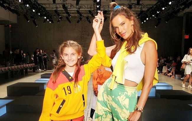 Вся в маму! 11-річна дочка Алессандри Амбросіо захоплює красою і стрункістю