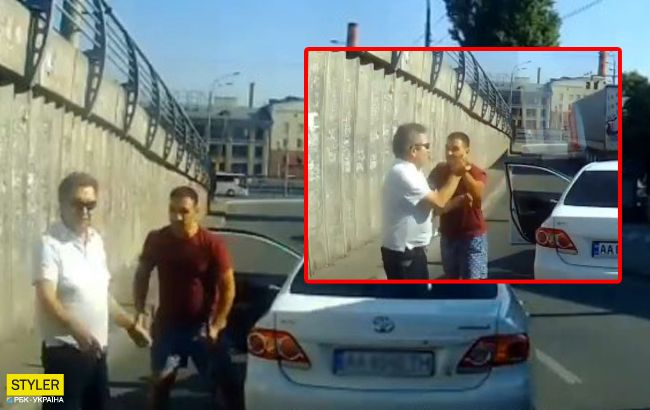 У Києві таксист Uber з ключкою побив водія прямо на дорозі (відео)