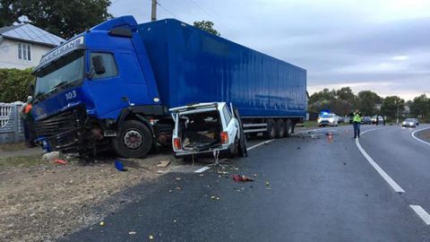 На трасі Мукачево-Львів в ДТП з вантажівкою загинули 2 людини
