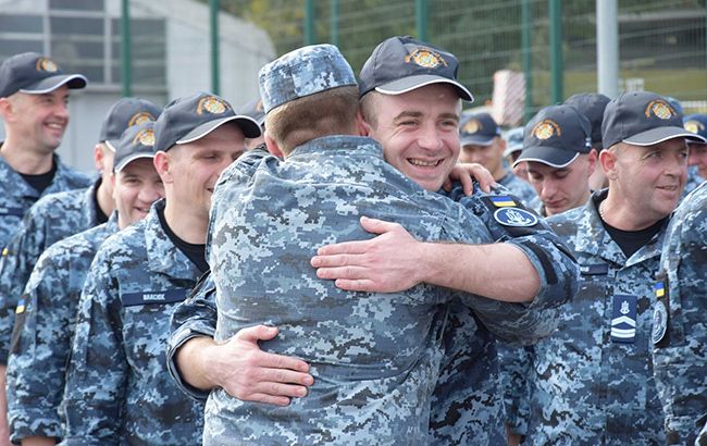 Освобожденные украинские моряки вернулись в Одессу