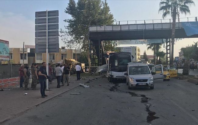 В Турции подорвали полицейский автобус, есть пострадавшие