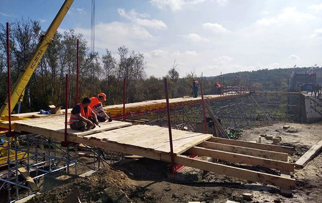 В Станице Луганской завершают строительство обходного моста