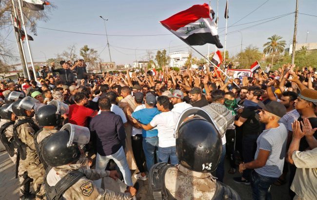 В ходе протестов в Ираке погибли более 100 человек, - МВД