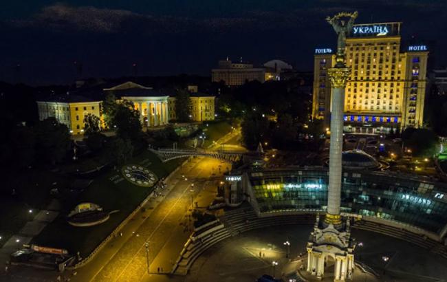Украинец создал впечатляющую панораму вечернего Майдана