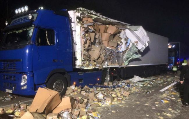 У Рівненській області зіткнулися дві фури, є загиблий