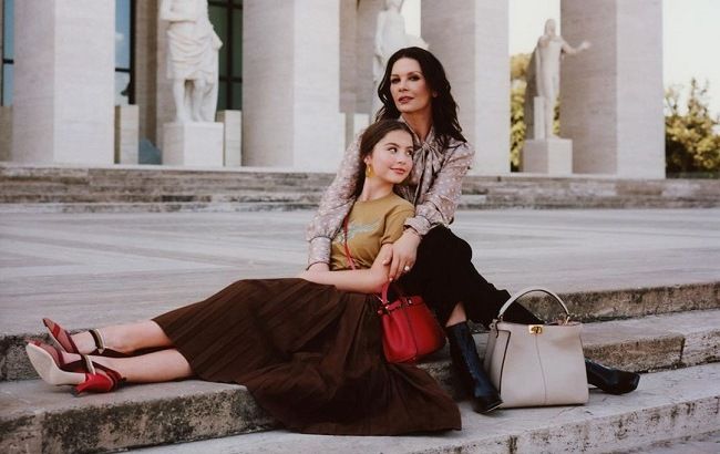 Немов подруги: нев'януча Кетрін Зета-Джонс в компанії дочки знялася в життєрадісному ролику Fendi