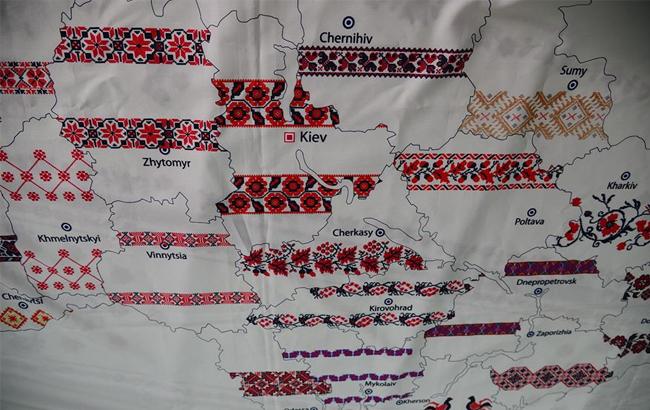 В Запорожье принялись за вышивку рекордной карты Украины