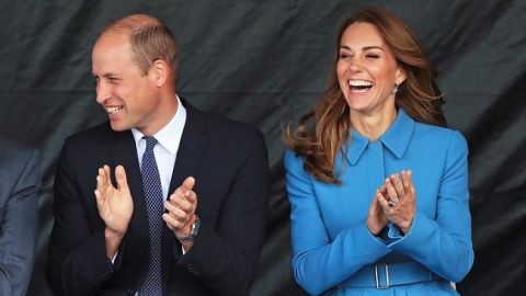 Глаз не отвести! Кейт Миддлтон демонстрирует точеную фигуру в элегантном платье трендового оттенка