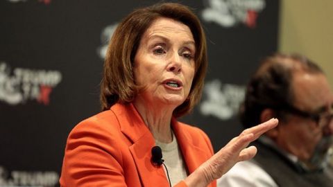 Трамп нарушил Конституцию США, - Пелоси