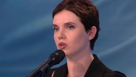 Відома ведуча прийшла на ефір до Шустера з апаратом для вживання марихуани (відео)
