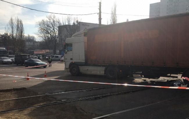 В Одесі вантажівка збила двох людей