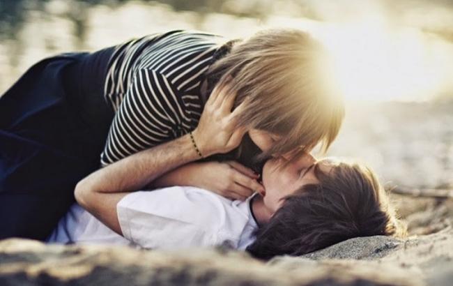 День поцілунків: 10 неймовірних фактів про поцілунки