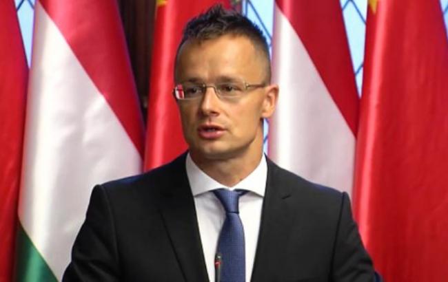 МЗС Угорщини вважає, що ЄС повинен збудувати "лінію оборони" проти мігрантів