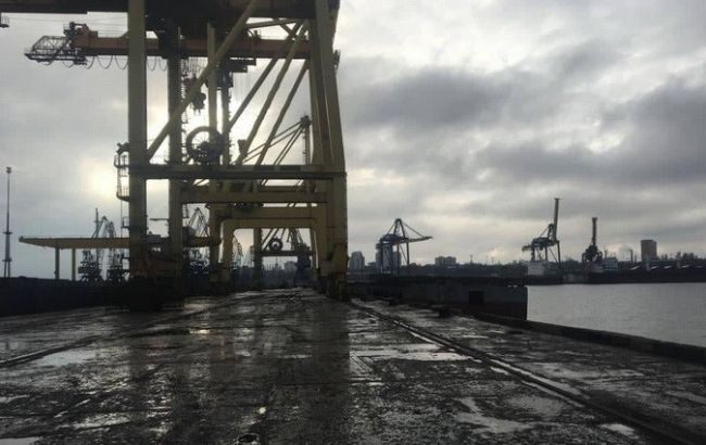 Під час реконструкції причалу в Чорноморську вкрали 40 мільйонів гривень