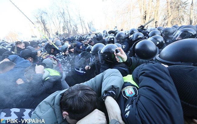 В ходе стычек возле Рады пострадали журналисты