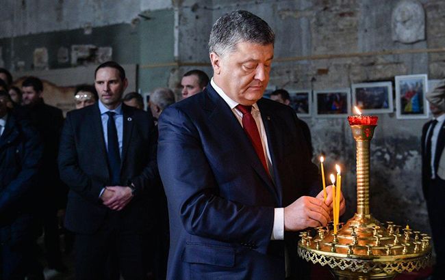 Порошенко: в Украине сосуществование религий и культур всегда решалось мирно