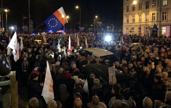 У Польщі проходять мітинги проти "дисциплінування суддів"