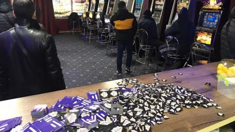Под "крышей" правоохранителей: СБУ блокировала нелегальный игорный бизнес в шести регионах