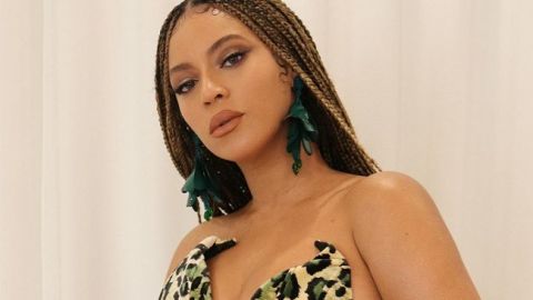 Дикая кошечка: Бейонсе похвасталась соблазнительными формами в леопардовом платье