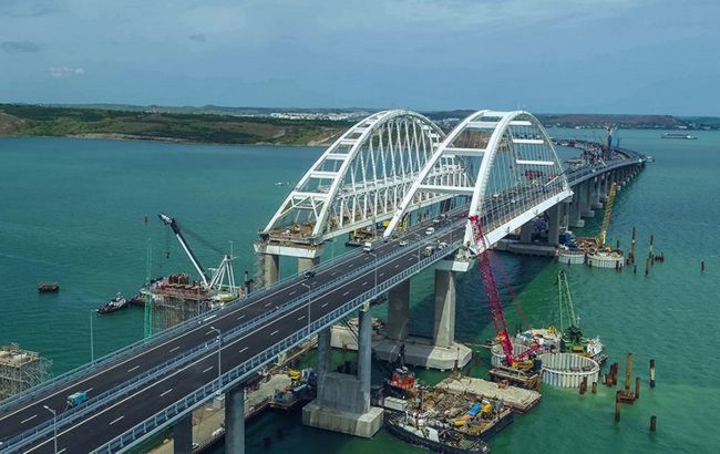 РФ відкриває нові залізничні маршрути в анексований Крим по Керченському мосту