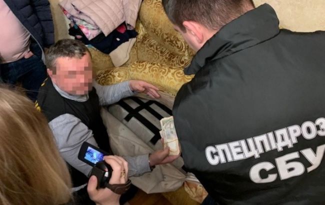 СБУ в Хмельницкой области разоблачила чиновника Минобороны на системной коррупции