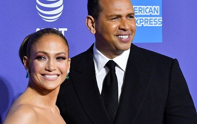 Королева красных дорожек: Дженнифер Лопес блистает на кинофестивале в роскошном образе