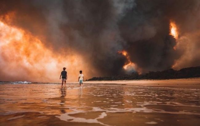 В Австралии второй день идут дожди, помогающие тушить лесные пожары