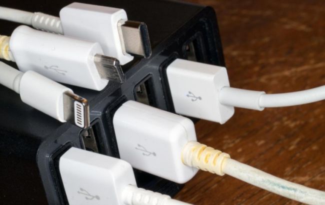 В ЕС хотят обязать производителей устанавливать единый тип кабеля зарядки
