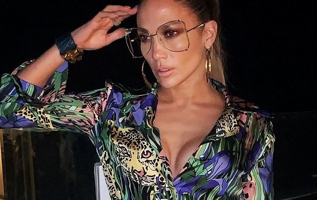 Альтернатива "леопарду": Дженніфер Лопес показала розкішний образ з оригінальним анімалістичним принтом