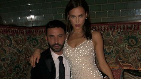 Она совершенна! Ирина Шейк покорила роскошным телом в соблазнительном платье-сетке