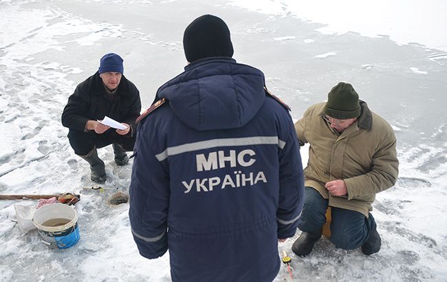 В Харківській області 5 рибалок провалилися під кригу, один загинув