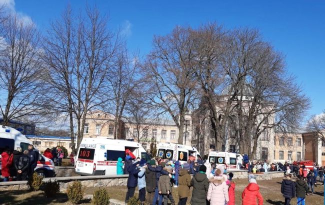 У Київській області в школі розпилили сльозогінний газ, є постраждалі
