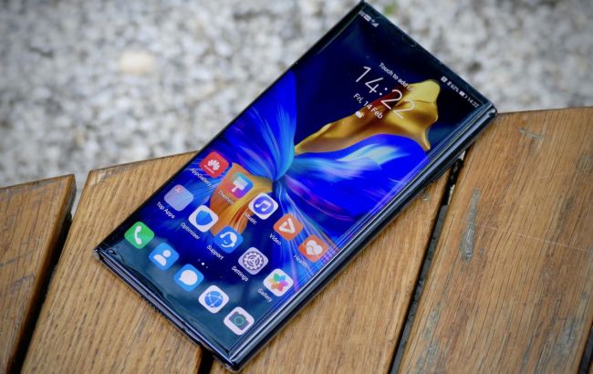 Huawei випустила найдорожчий гнучкий смартфон