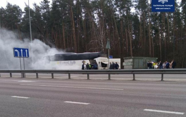 Під Києвом загорівся автобус з пасажирами