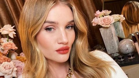 Топлес и в колье: Роузи Хантингтон-Уайтли блеснула голой грудью на откровенном фото