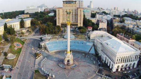 В Киеве в районе Майдана Независимости пожар, горят телекоммуникационные кабели