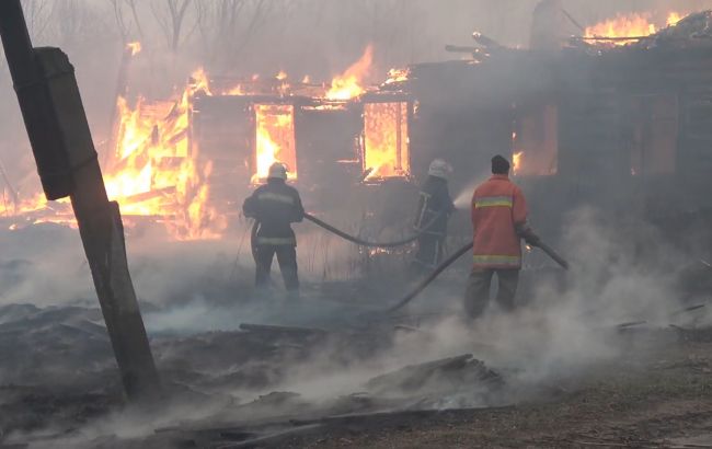 З'явилося відео ліквідації пожеж у Житомирській області, де знищено 39 будівель