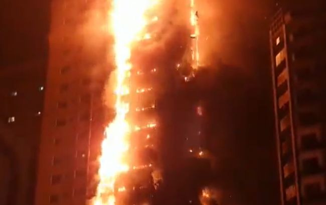 В ОАЕ загорівся житловий хмарочос