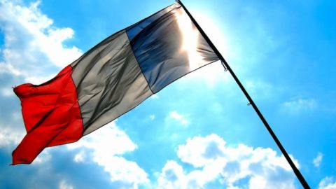 У Франції скасовують електронні перепустки для виходу з дому