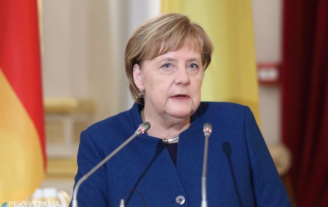 Меркель виступила за поліпшення відносин з РФ, попри крадіжку інформації хакерами