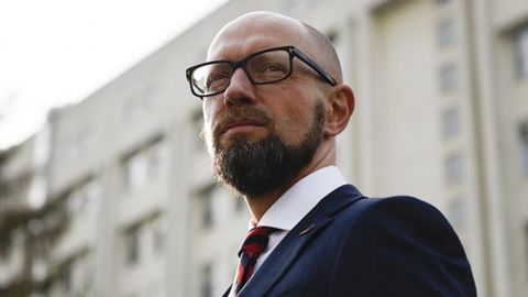 От Шмыгаля требуют объяснить, на каких основаниях Яценюк ездил с членами Кабмина в Черновицкую область